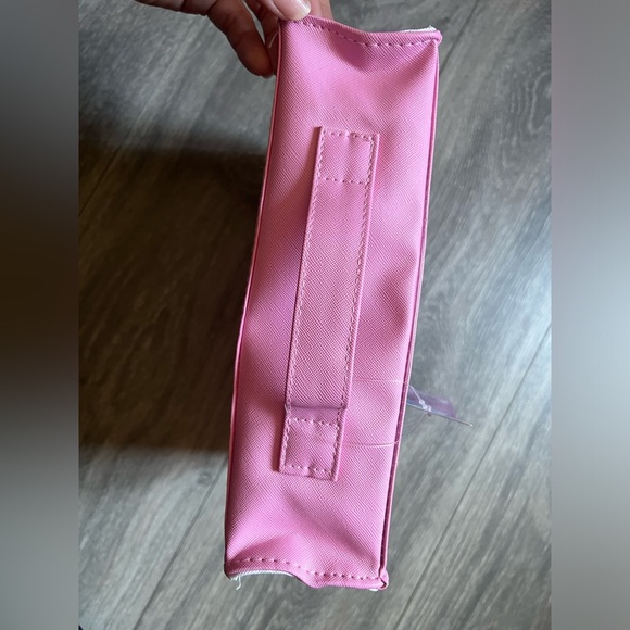 Wet n Wild x Disney’s Alice in Wonderland make-up bag. - Picture 5 of 9